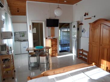 Spisestue Nin, Spisestue i overnattingstype studio-apartment, kjæledyr tillatt jeg WiFi.