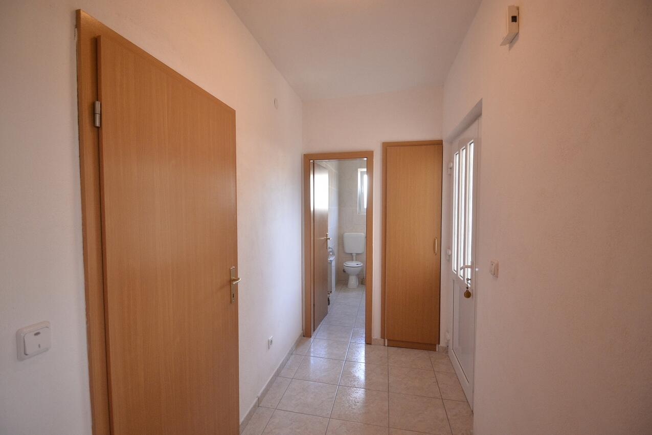 A-14555-a - Alloggi privati - Appartamenti accanto al mare Suhi Potok, Almissa - Omiš