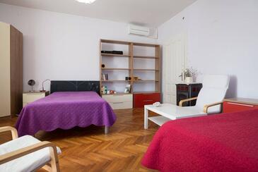 Apartment with terrace Pula, Istria