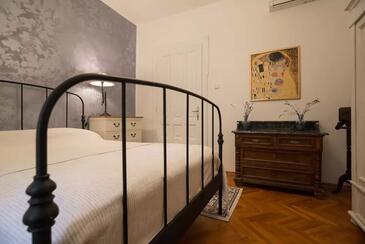 Apartment with terrace Pula, Istria