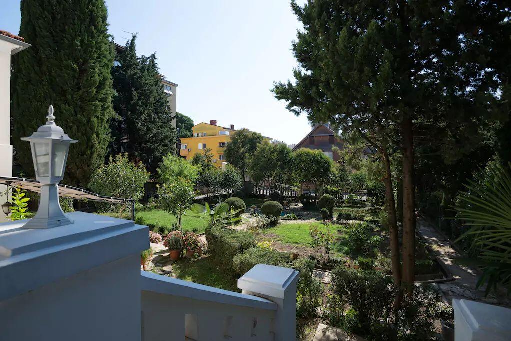 Apartment with terrace Pula, Istria