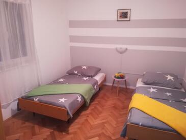 Chambres avec le parking privé Lukovo, Senj - 14567