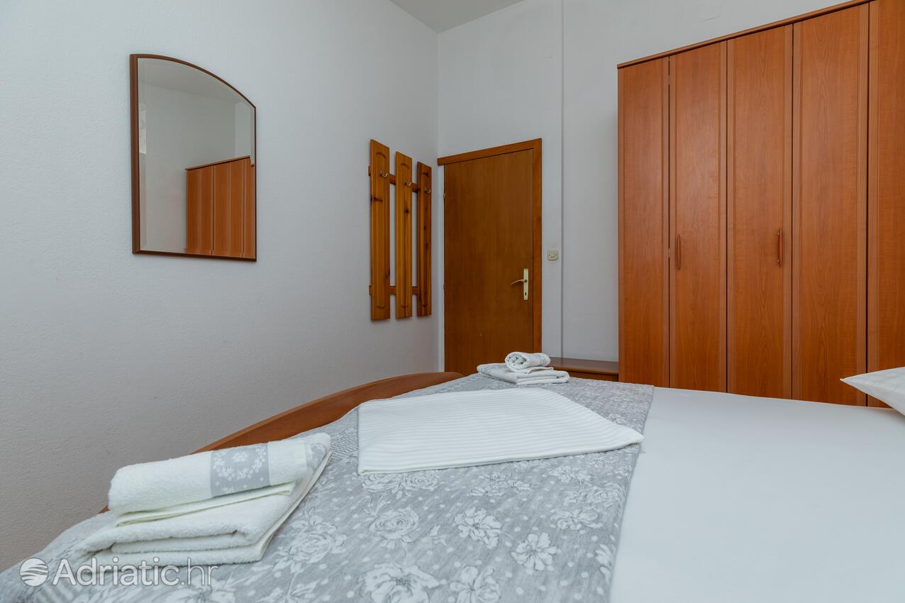 A-14587-a - Alloggi privati - Appartamenti accanto al mare Duccie - Duće, Almissa - Omiš