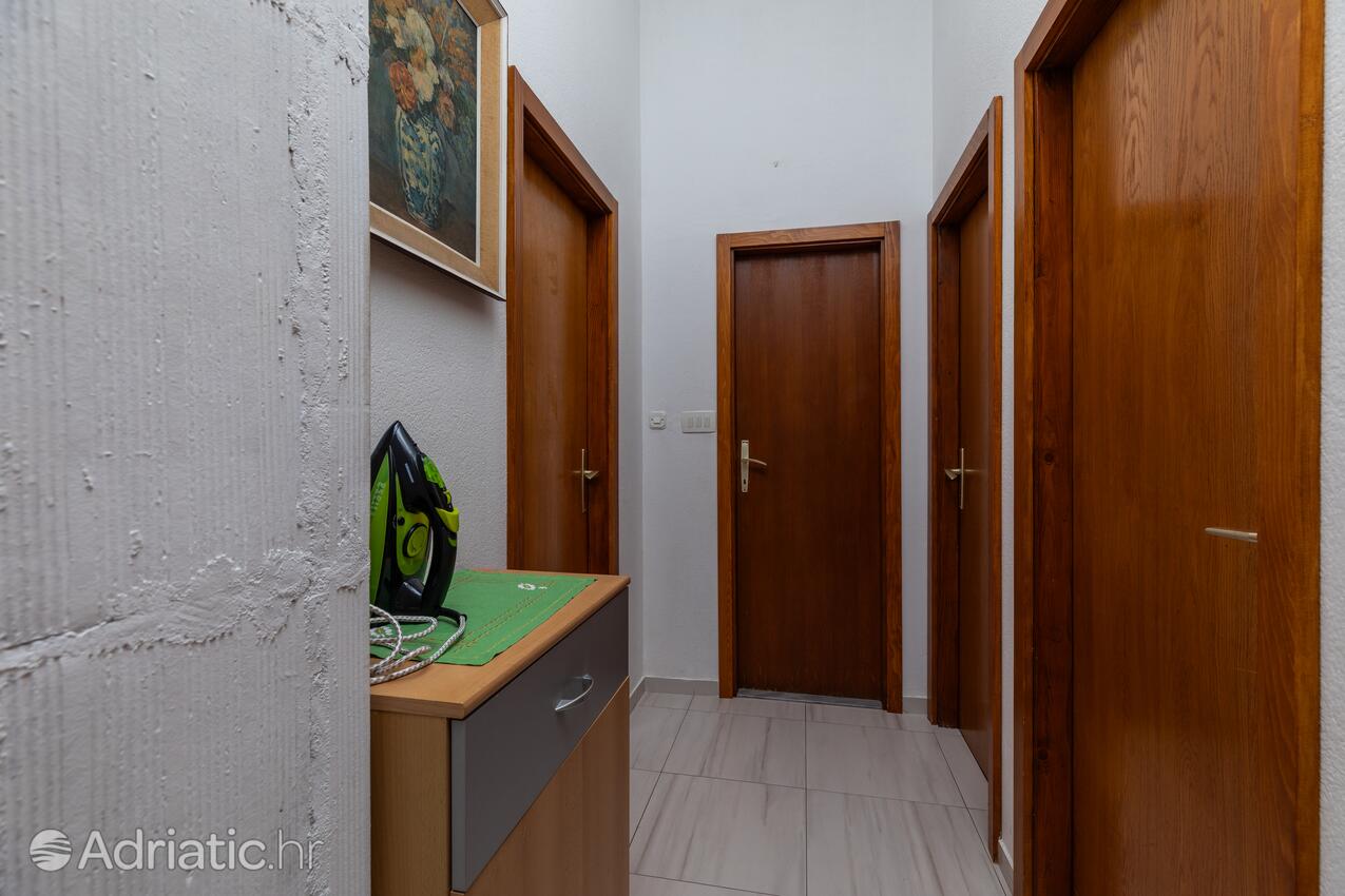 A-14587-a - Alloggi privati - Appartamenti accanto al mare Duccie - Duće, Almissa - Omiš