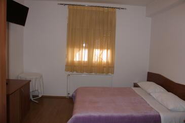 Appartementen en kamers met parkeerplaats Trilj, Zagora - 14609