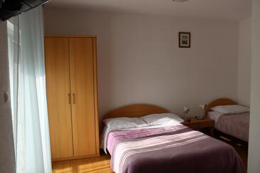 Apartments and rooms with parking space Trilj, Zagora - 14609