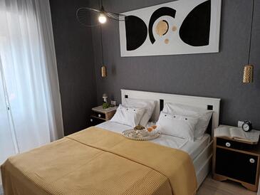 Apartments with parking space Crikvenica - 14631