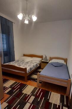 Apartments with parking space Pirovac, Šibenik - 14637