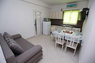 Apartments by the sea Pakoštane (Biograd) - 14658