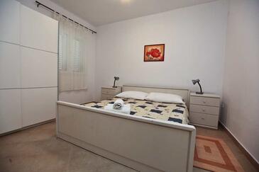 Apartments by the sea Pakoštane, Biograd - 14658