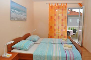 Apartments with parking space Makarska - 14667