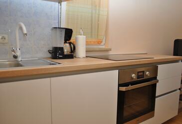 Apartments with parking space Makarska - 14667
