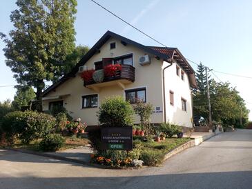 Studio apartments and room with balcony Selište Drežničko