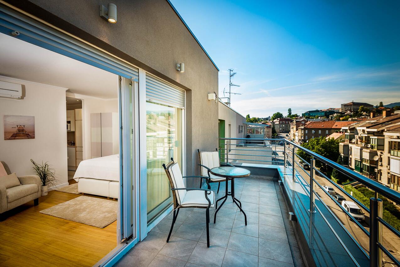 Apartments and rooms with WiFi Zagreb - 14675