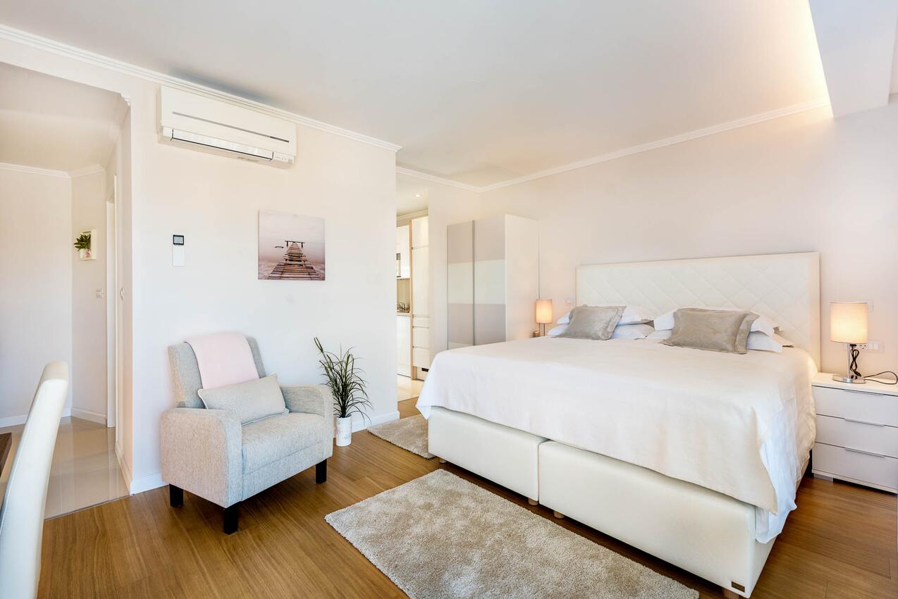 Apartments and rooms with WiFi Zagreb - 14675