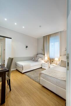 Apartments and rooms with WiFi Zagreb - 14675