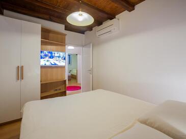 Ferienhaus mit Pool Preko, Ugljan - 14707