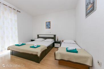 Apartments with parking space Gradac, Makarska - 14708