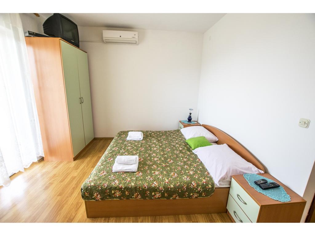 AS-14732-a - Private accommodation - Apartments and rooms by the sea Rovanjska, Paklenica