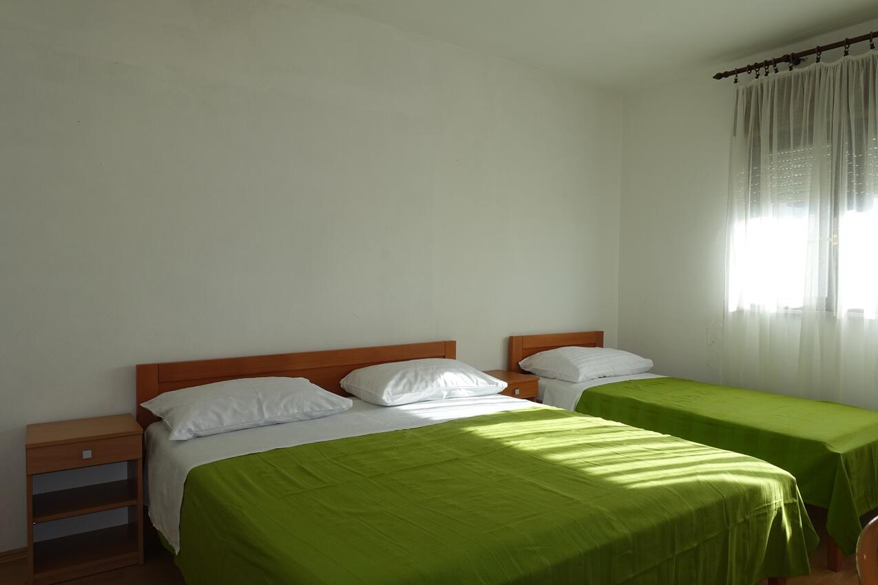 Ferienwohnungen mit Parkplatz Nin, Zadar - 14733