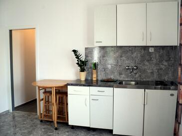 Apartments by the sea Jelsa, Hvar - 14754