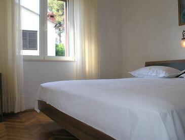 Apartments by the sea Jelsa, Hvar - 14754