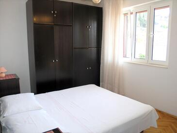 Apartments by the sea Jelsa, Hvar - 14754