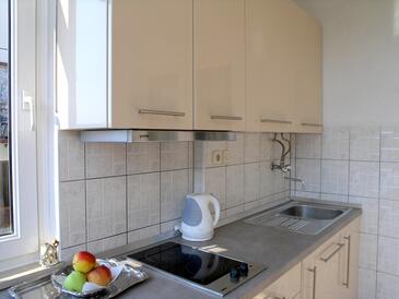 Apartments by the sea Jelsa, Hvar - 14754