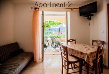 Lopar, Comedor en alojamiento de tipo apartment, aire acondicionado disponible y WiFi.