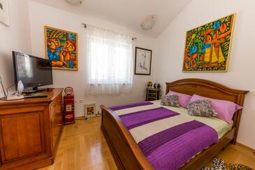 Apartments by the sea Arbanija, Čiovo - 14825