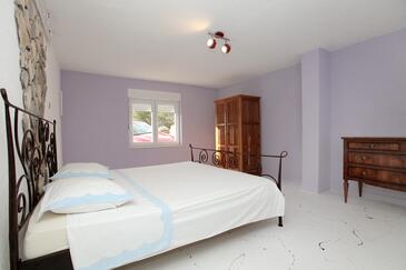 Ház családok részére medencével Vinisce, Trogir - 14858