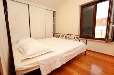 Ház családok részére medencével Vinisce, Trogir - 14858