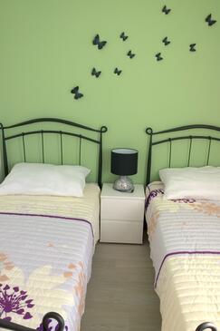 Ferienwohnungen mit Pool für Familien Gornje selo, Solta - 14862