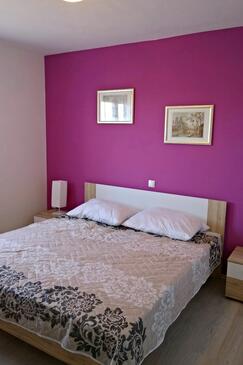 Ferienwohnungen mit Pool für Familien Gornje selo, Solta - 14862