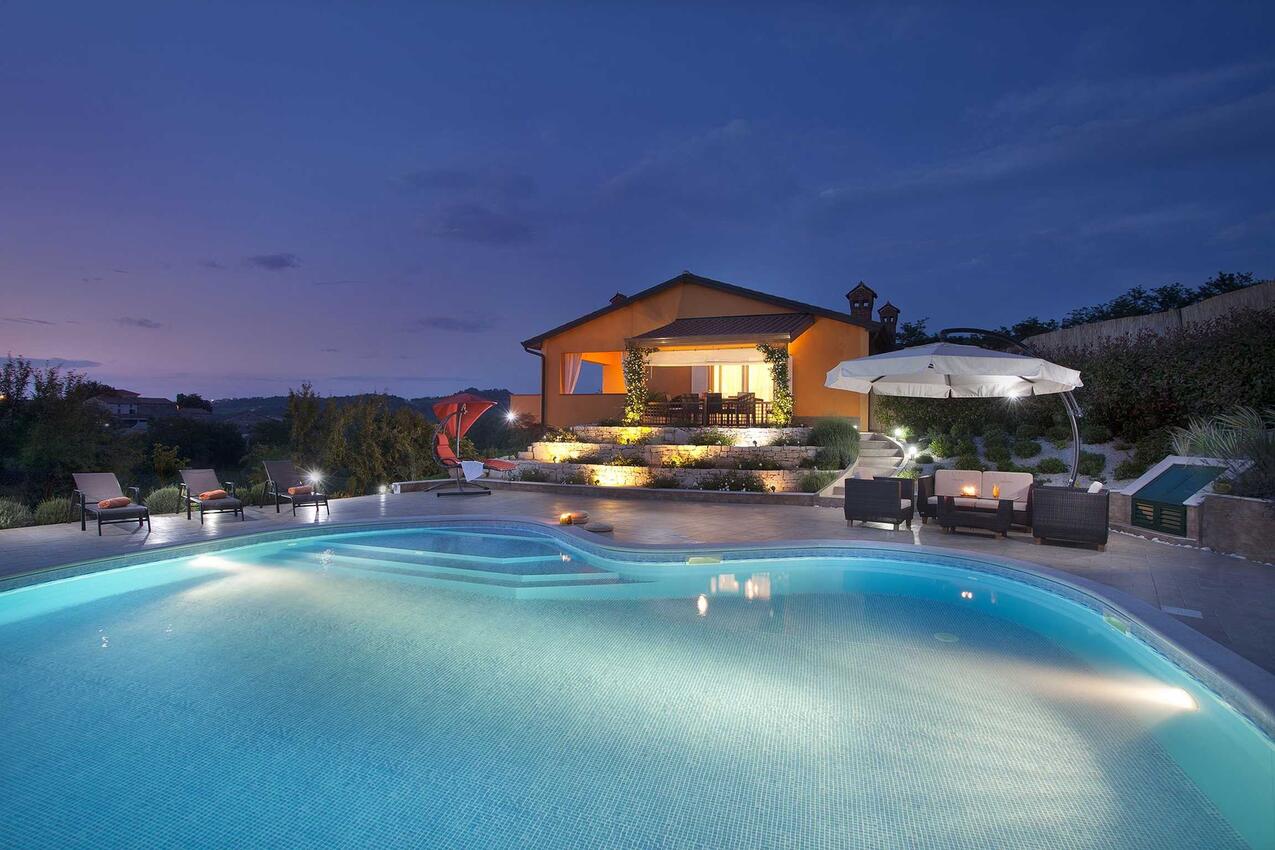 Luxury villa with a swimming pool Karojba, Central Istria - Središnja Istra - 14872