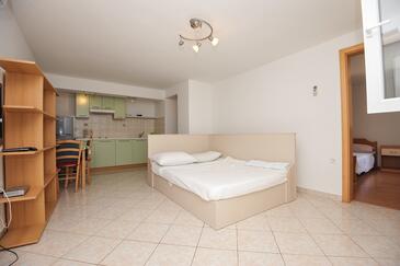 Stara Novalja, Sala de estar in the apartment, air condition available y WiFi.