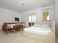 Stara Novalja, Sala de estar in the apartment, air condition available y WiFi.