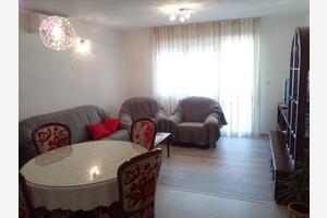 Two bedroom apartment Omiš (A-14894-a)