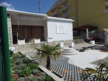 Apartment with terrace Baška Voda, Central Dalmatia