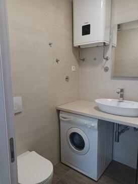 Apartments with terrace Njivice, Kvarner