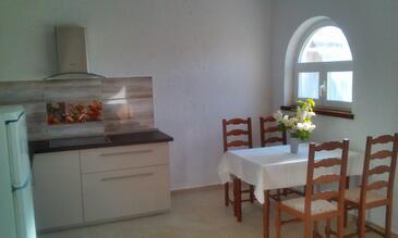 Apartments with terrace Njivice, Kvarner