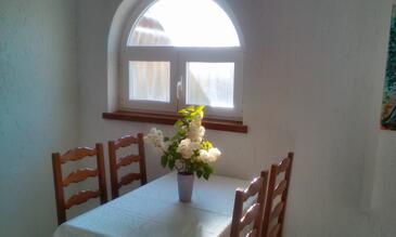 Apartments with terrace Njivice, Kvarner