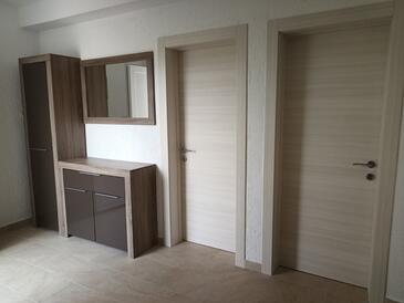 Apartments with terrace Njivice, Kvarner