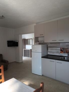 Apartments with terrace Njivice, Kvarner