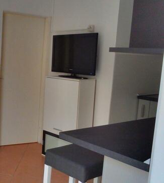 Apartments with terrace Njivice, Kvarner