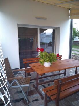 Apartments with parking space Njivice, Krk - 14932