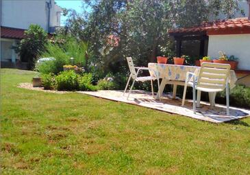 Apartments with terrace Njivice, Kvarner