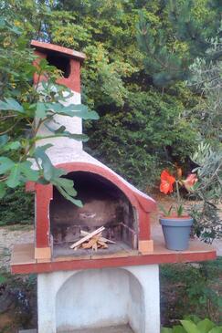Apartments with terrace Njivice, Kvarner