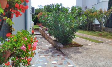 Apartments with terrace Njivice, Kvarner