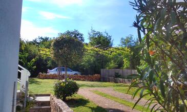 Apartments with terrace Njivice, Kvarner